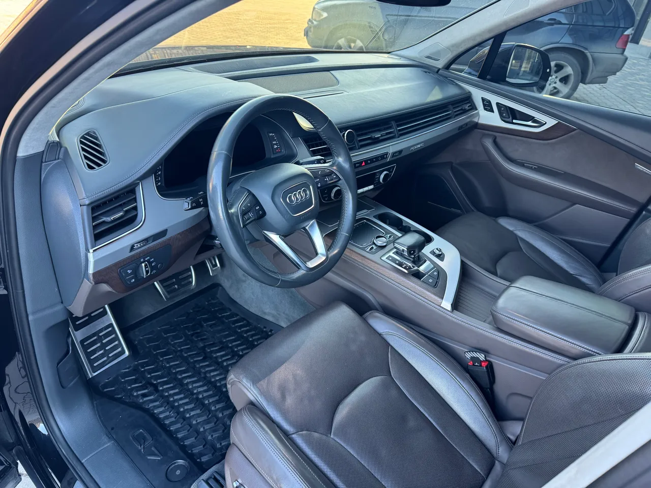 Audi Q7 - фото 33