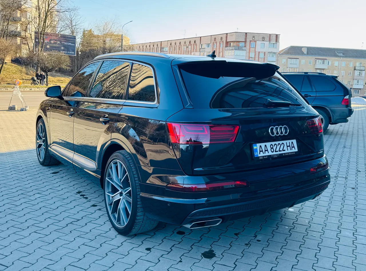 Audi Q7 - фото 19
