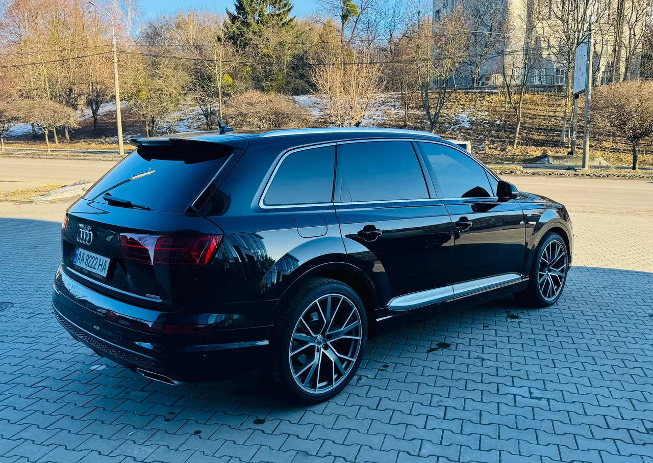 Audi Q7 - фото 14