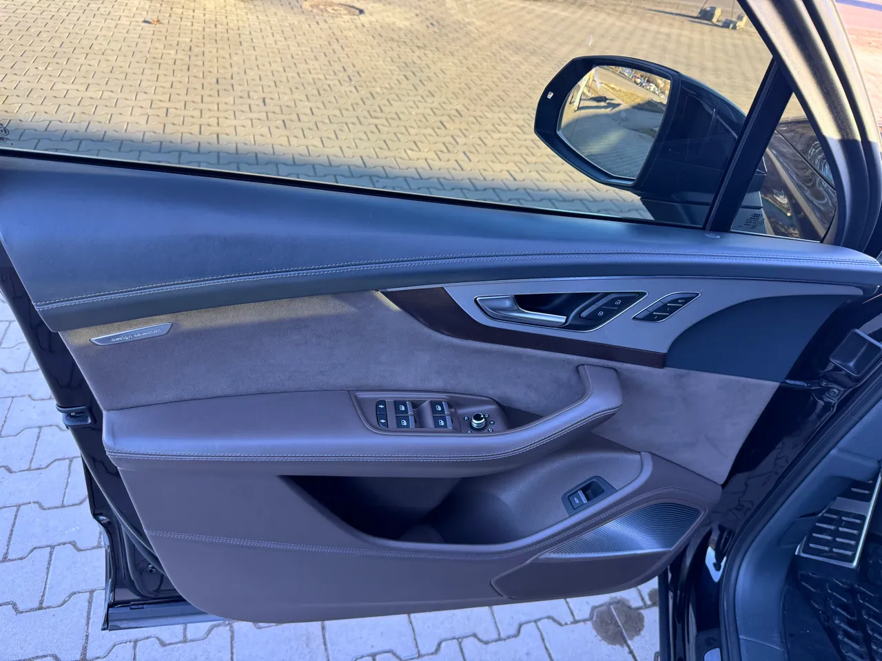 Audi Q7 - фото 30