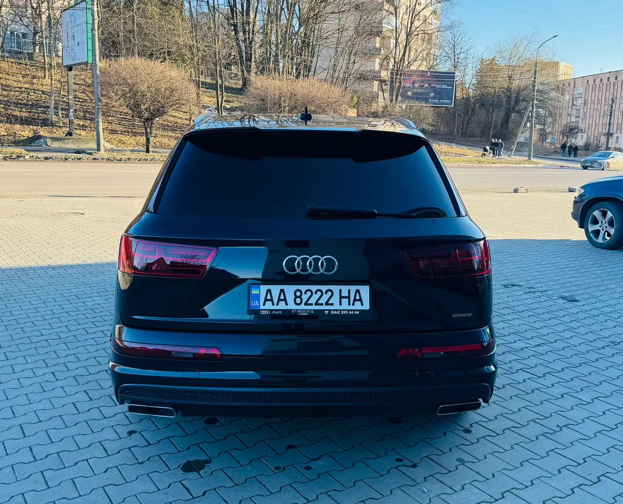 Audi Q7 - фото 17