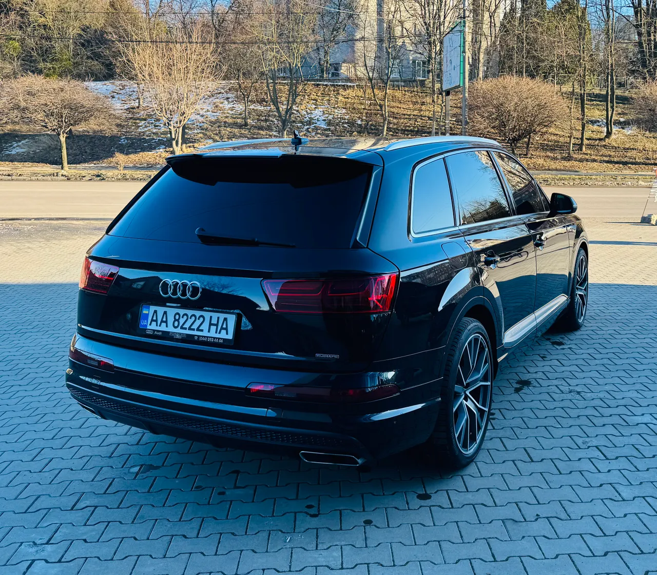 Audi Q7 - фото 16