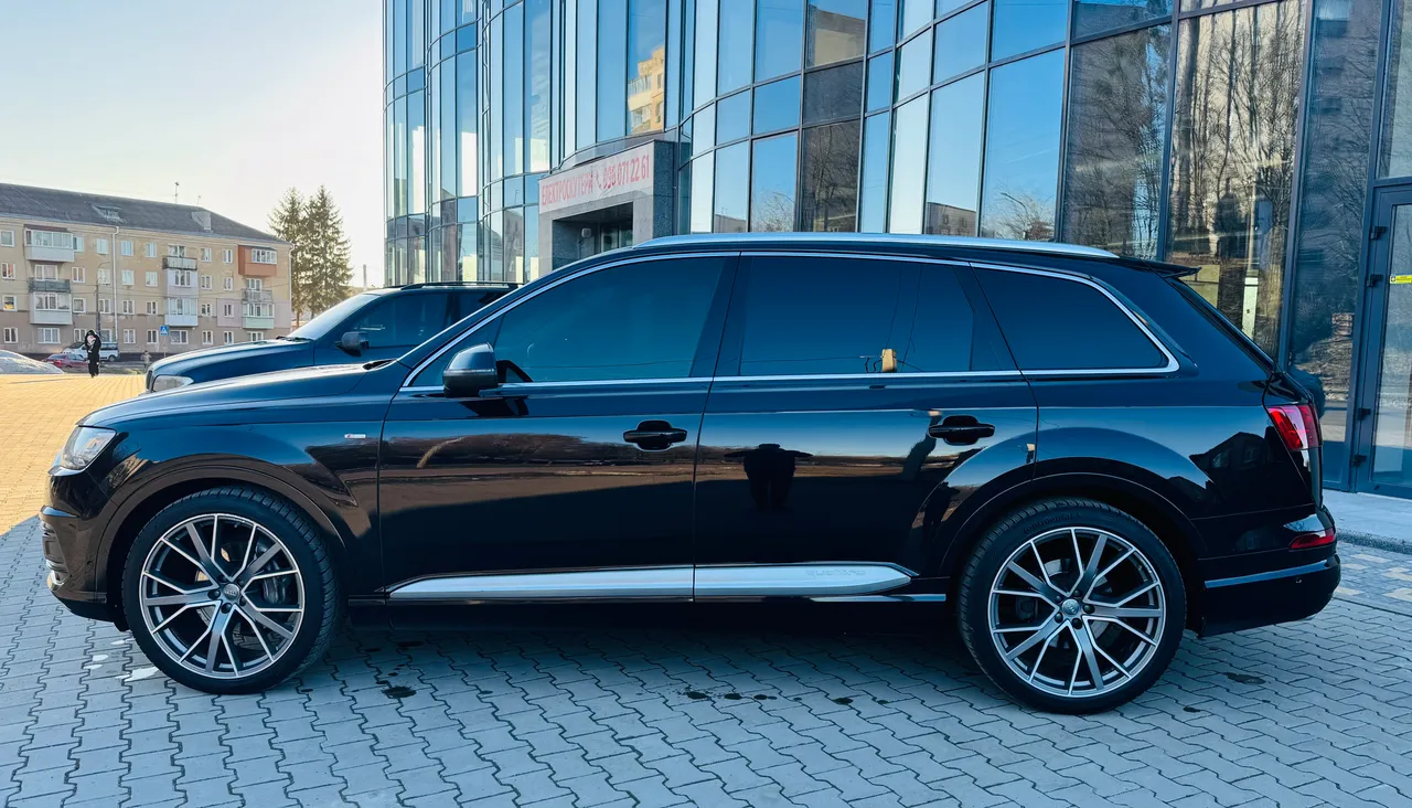 Audi Q7 - фото 22