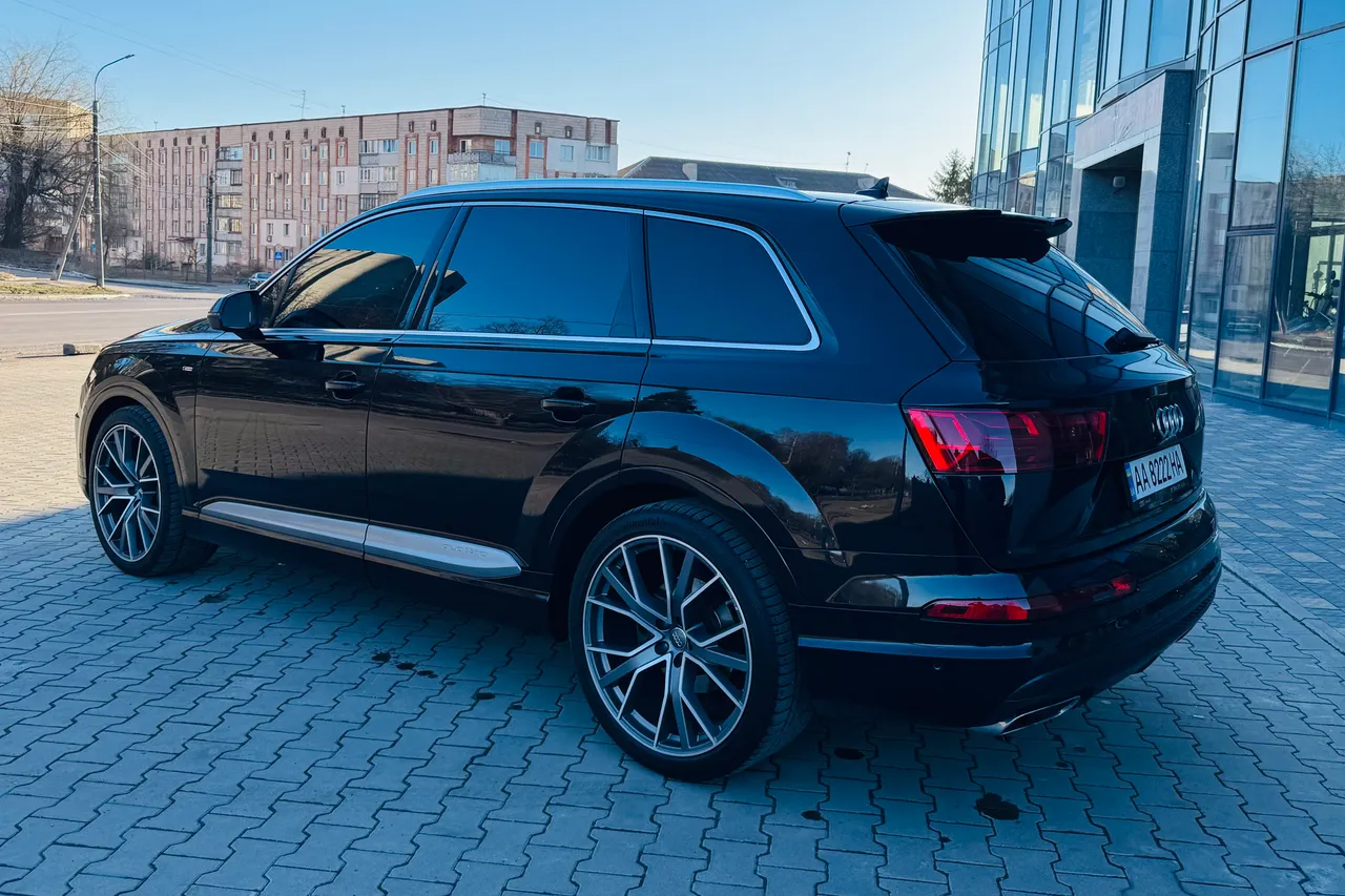 Audi Q7 - фото 20