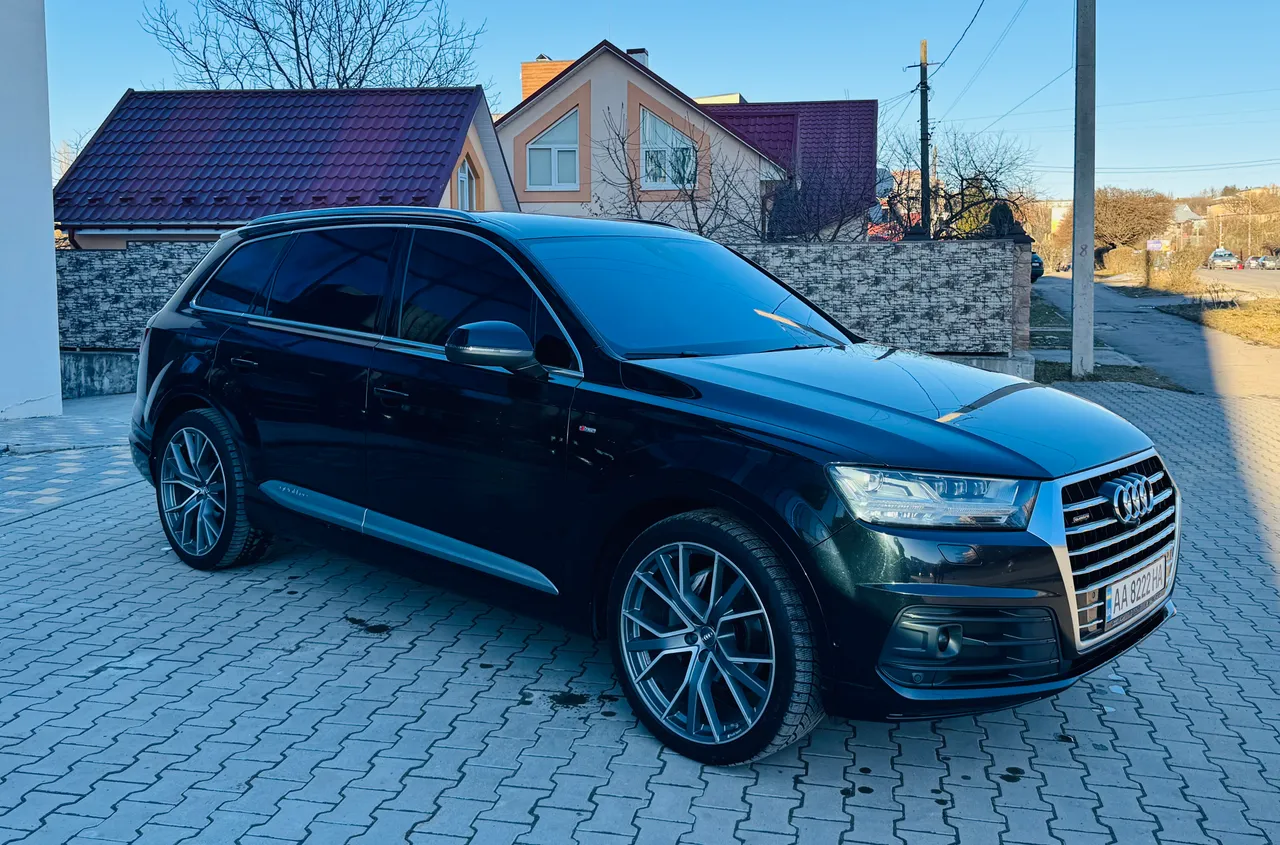 Audi Q7 - фото 10