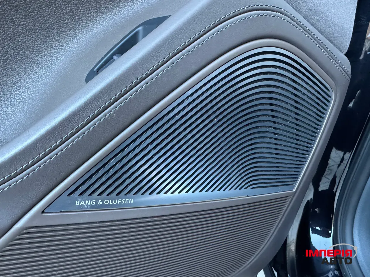 Audi Q7 - фото 32