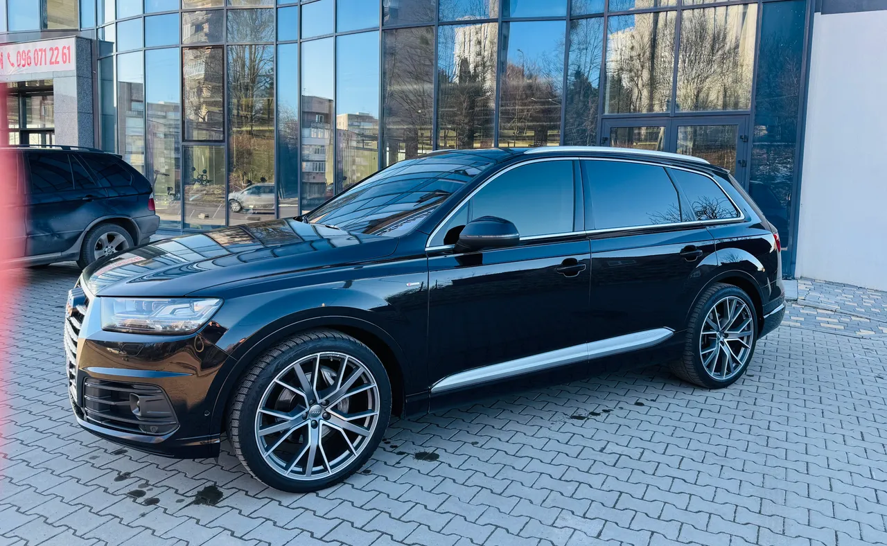 Audi Q7 - фото 6
