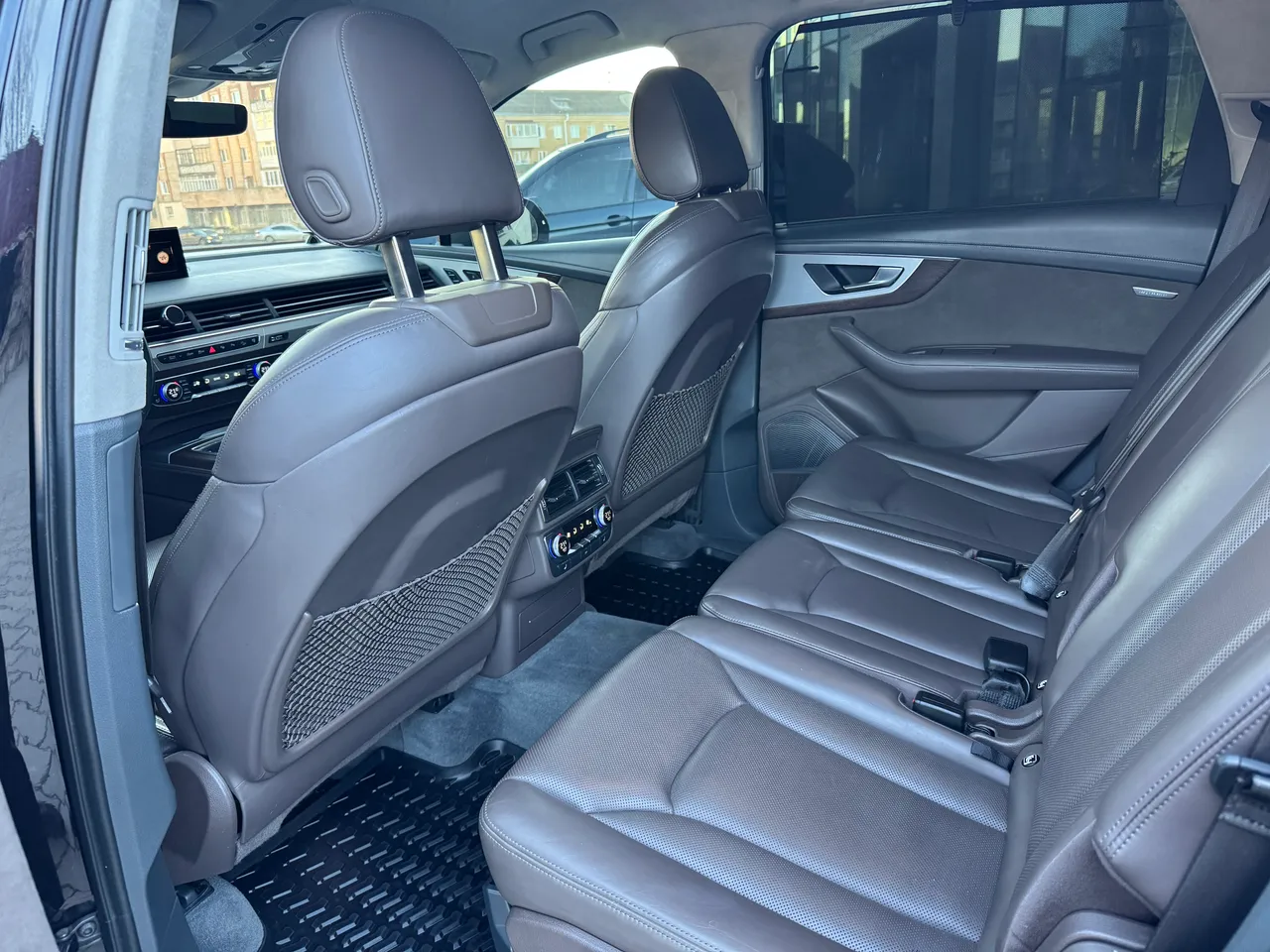 Audi Q7 - фото 55