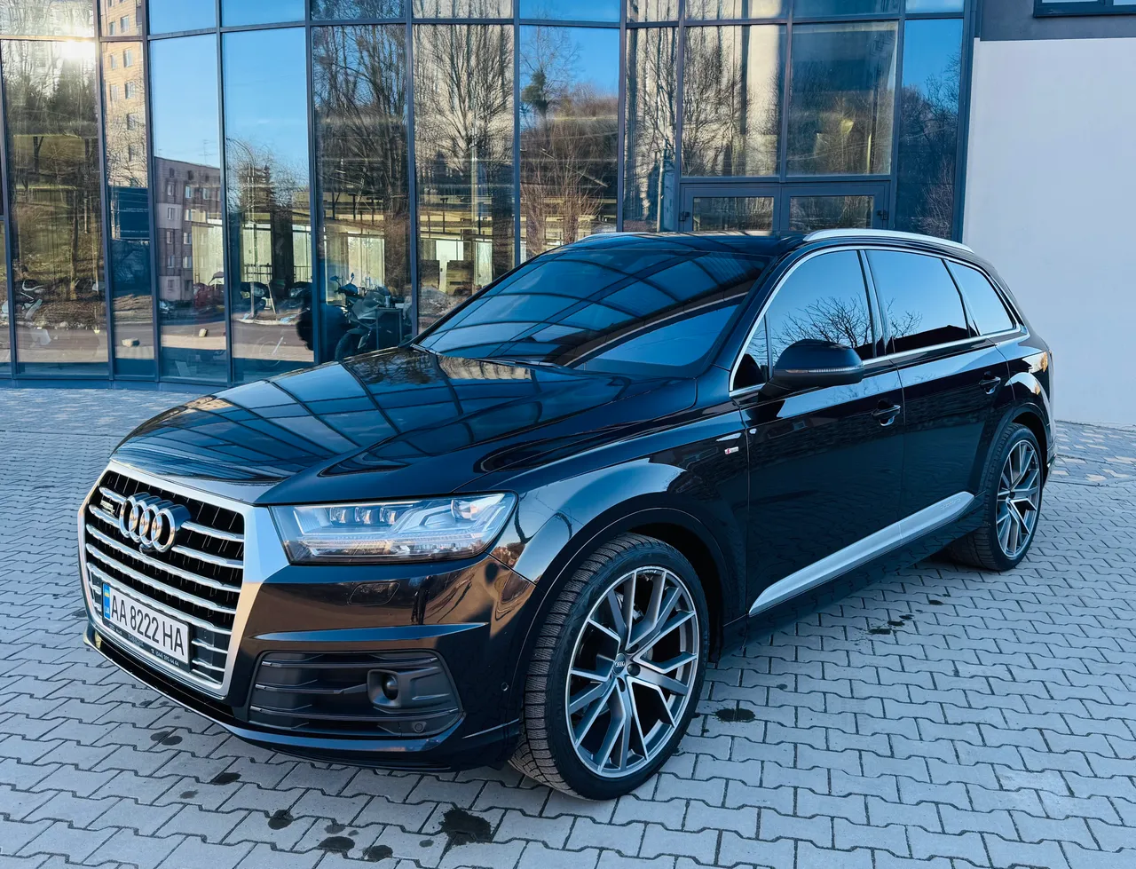 Audi Q7 - фото 7