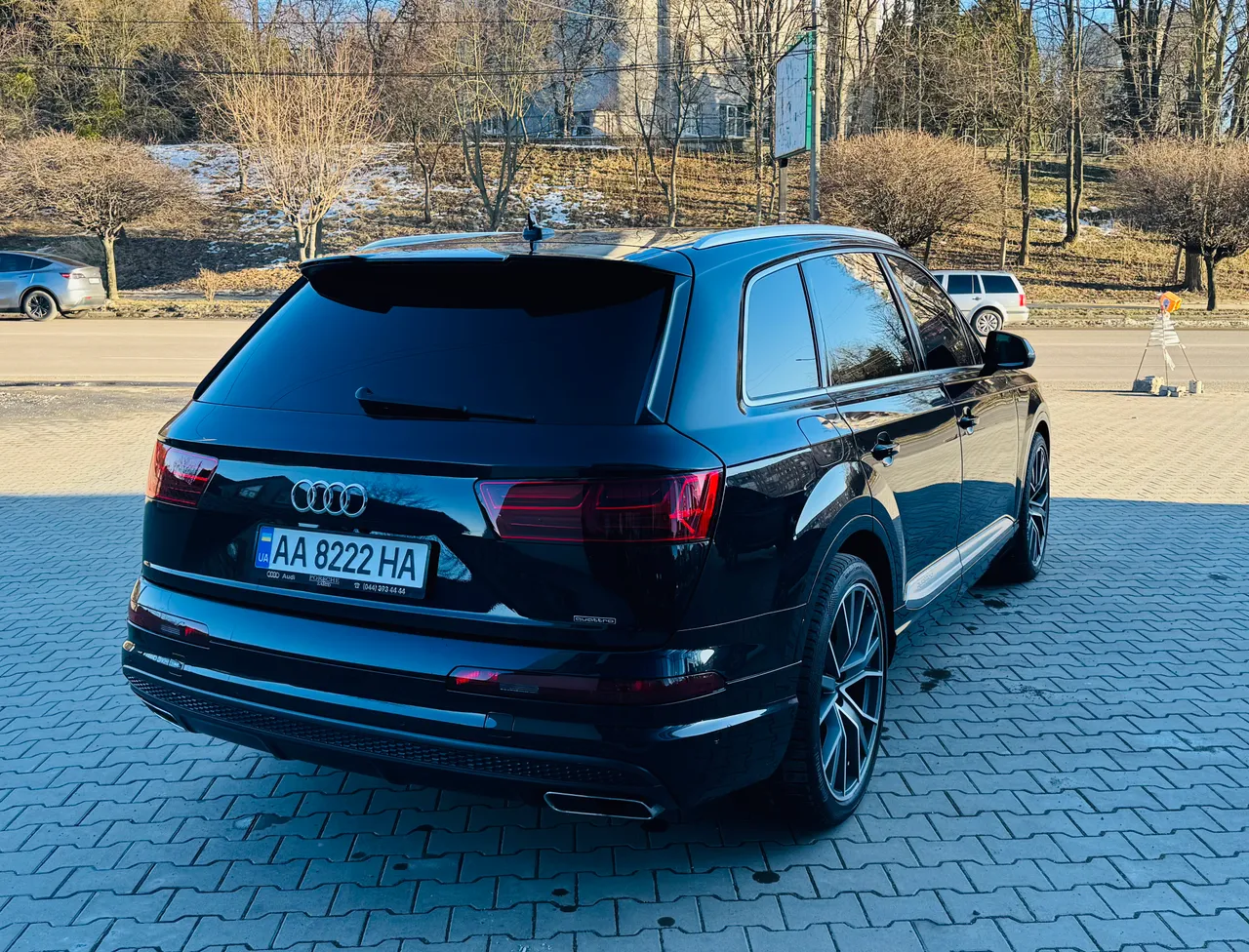 Audi Q7 - фото 15