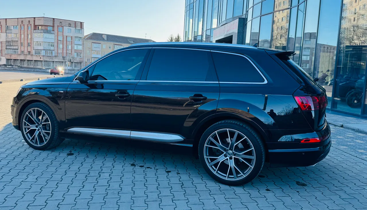 Audi Q7 - фото 21