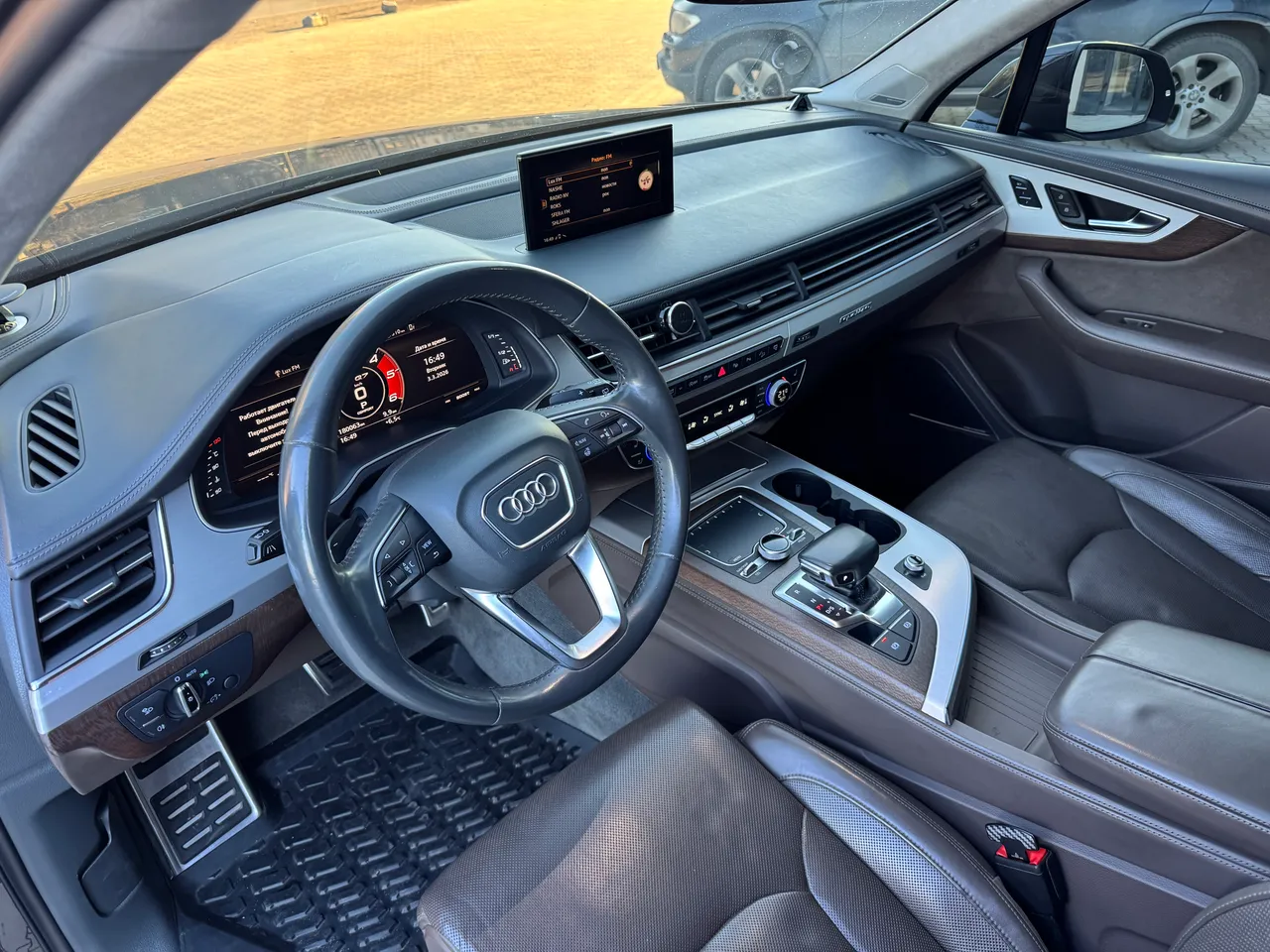 Audi Q7 - фото 36
