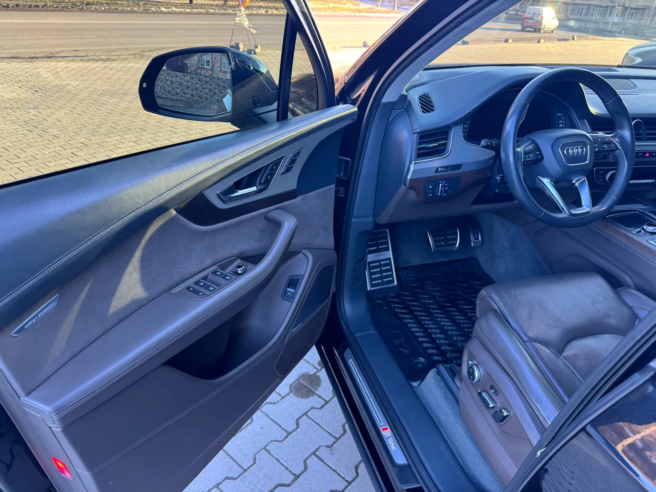 Audi Q7 - фото 29