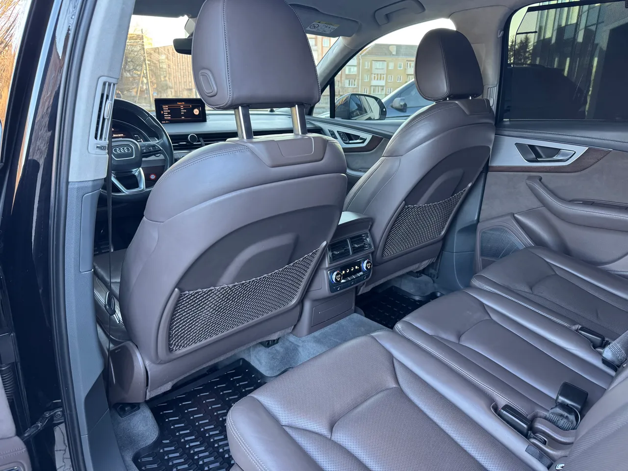 Audi Q7 - фото 56