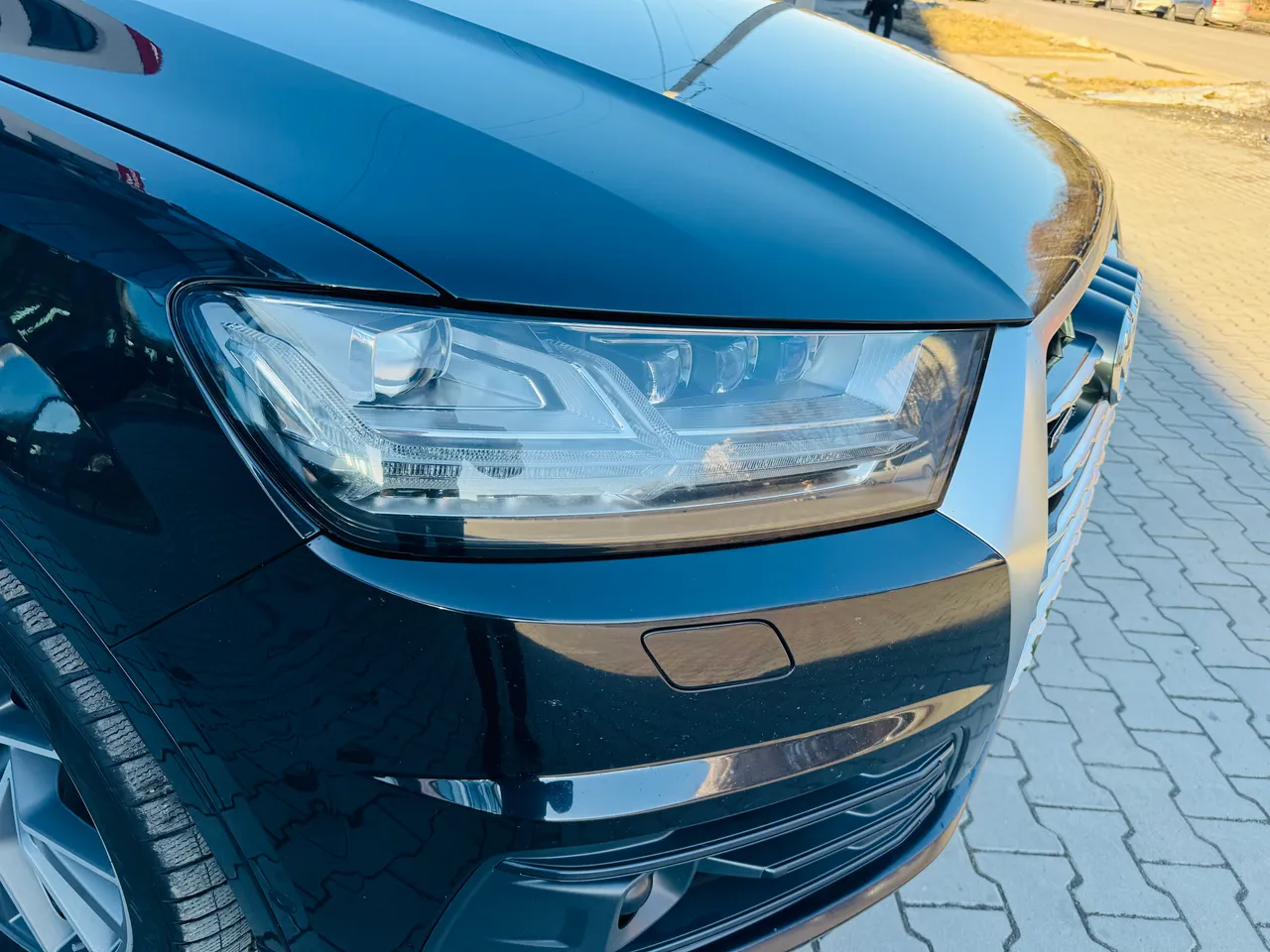 Audi Q7 - фото 25