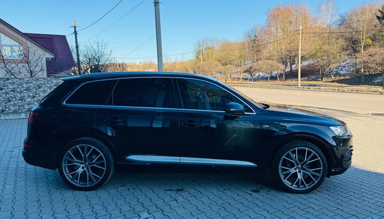Audi Q7 - фото 12