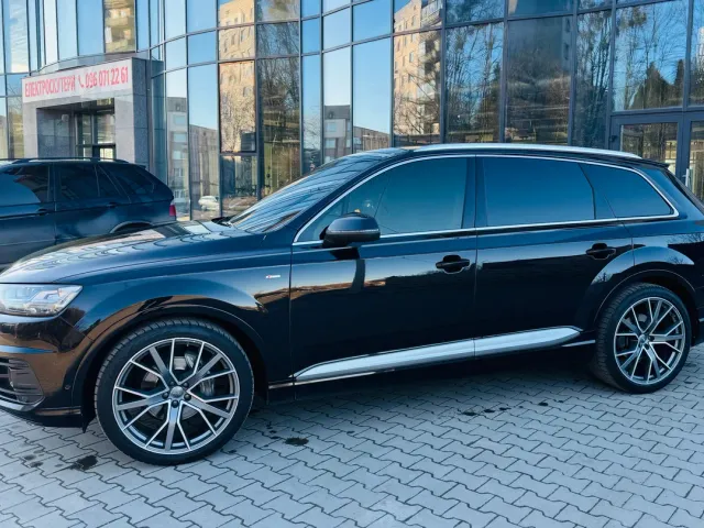 Audi Q7 - фото 5
