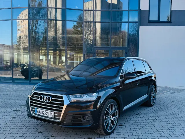 Audi Q7 - фото 1
