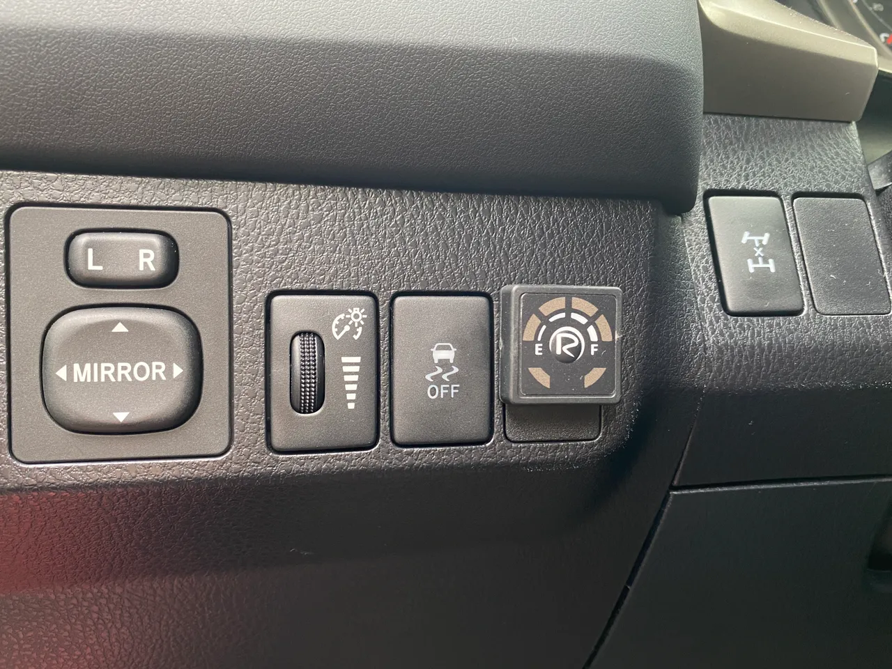 Toyota RAV4 - фото 14