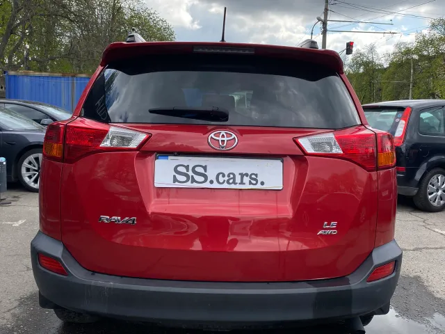Toyota RAV4 - фото 4