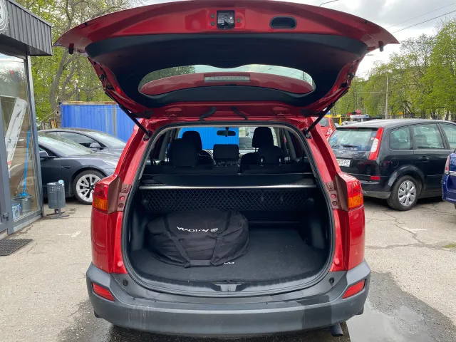 Toyota RAV4 - фото 5