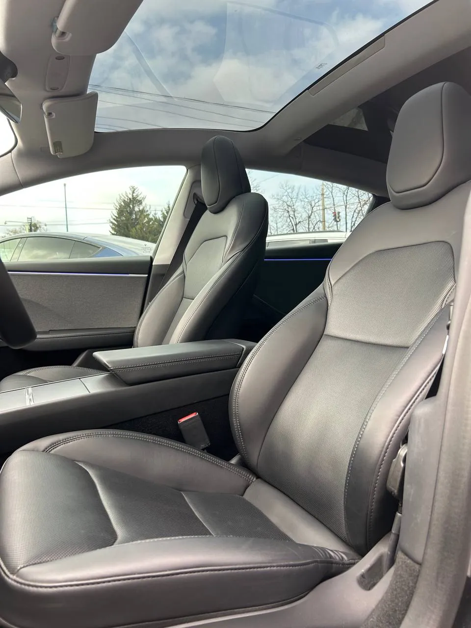 Tesla Model 3 - фото 12