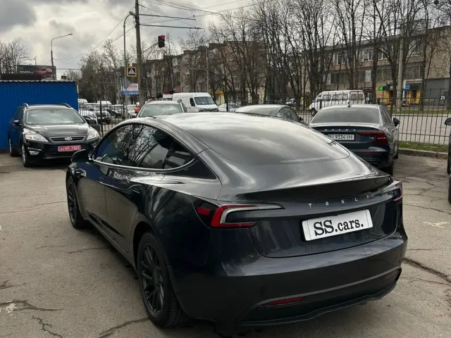 Tesla Model 3 - фото 2