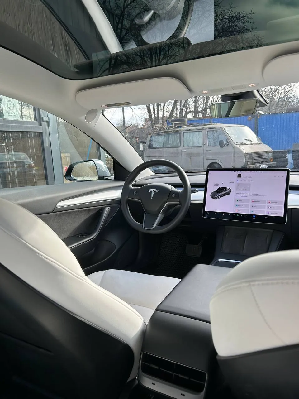 Tesla Model 3 - фото 9