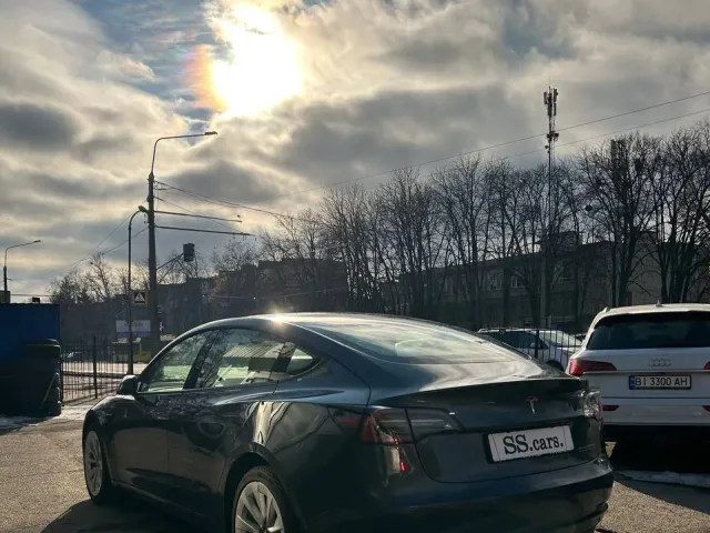 Tesla Model 3 - фото 5