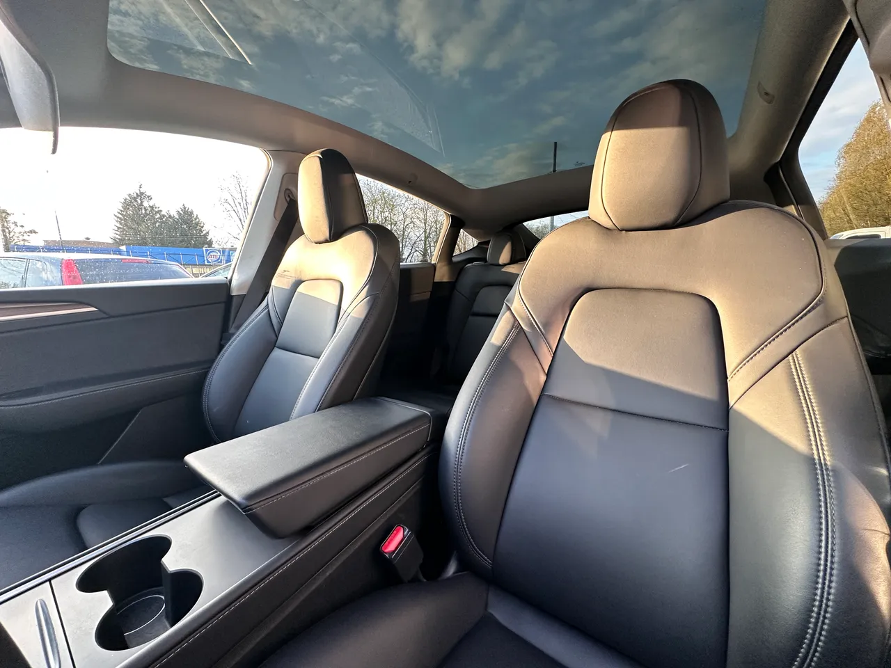 Tesla Model Y - фото 17