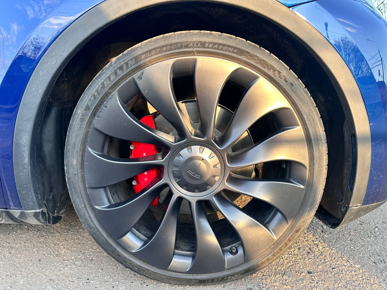 Tesla Model Y - фото 11