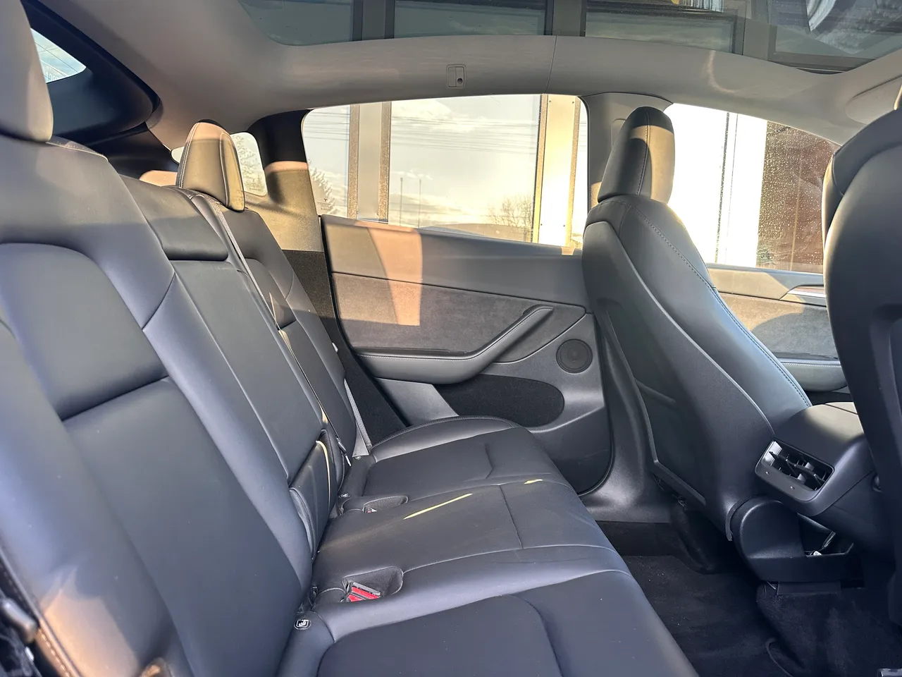 Tesla Model Y - фото 20