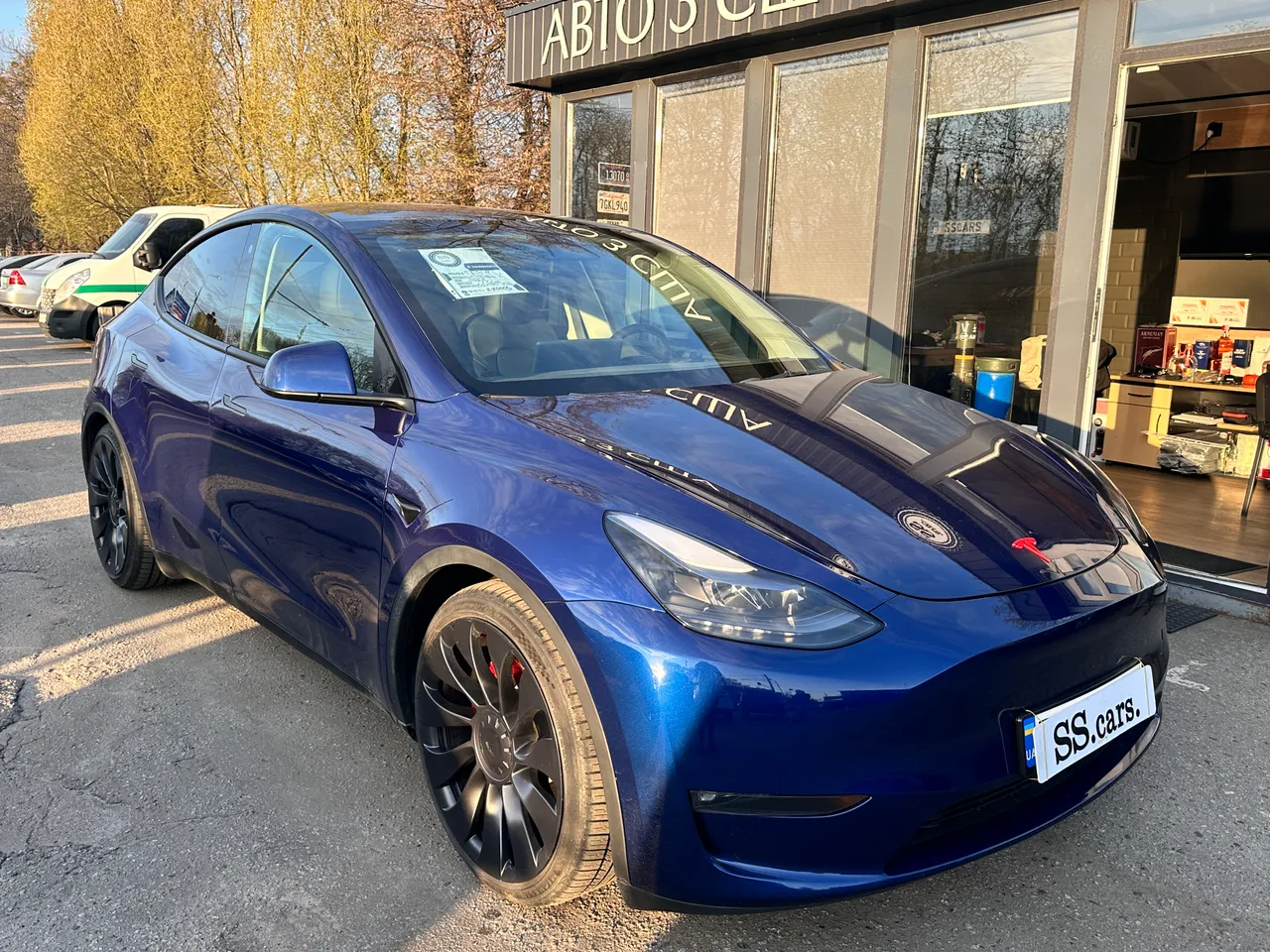 Tesla Model Y - фото 8