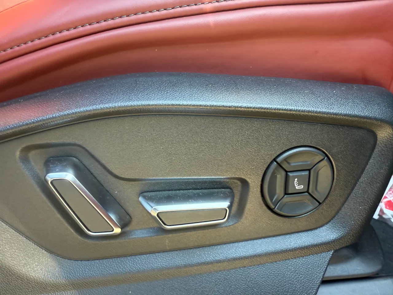 Audi SQ8 - фото 30