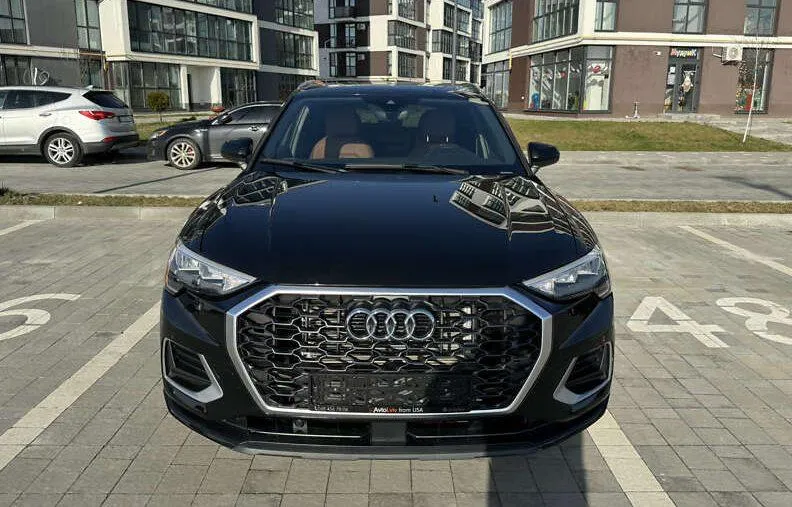 Audi Q3 - фото 1