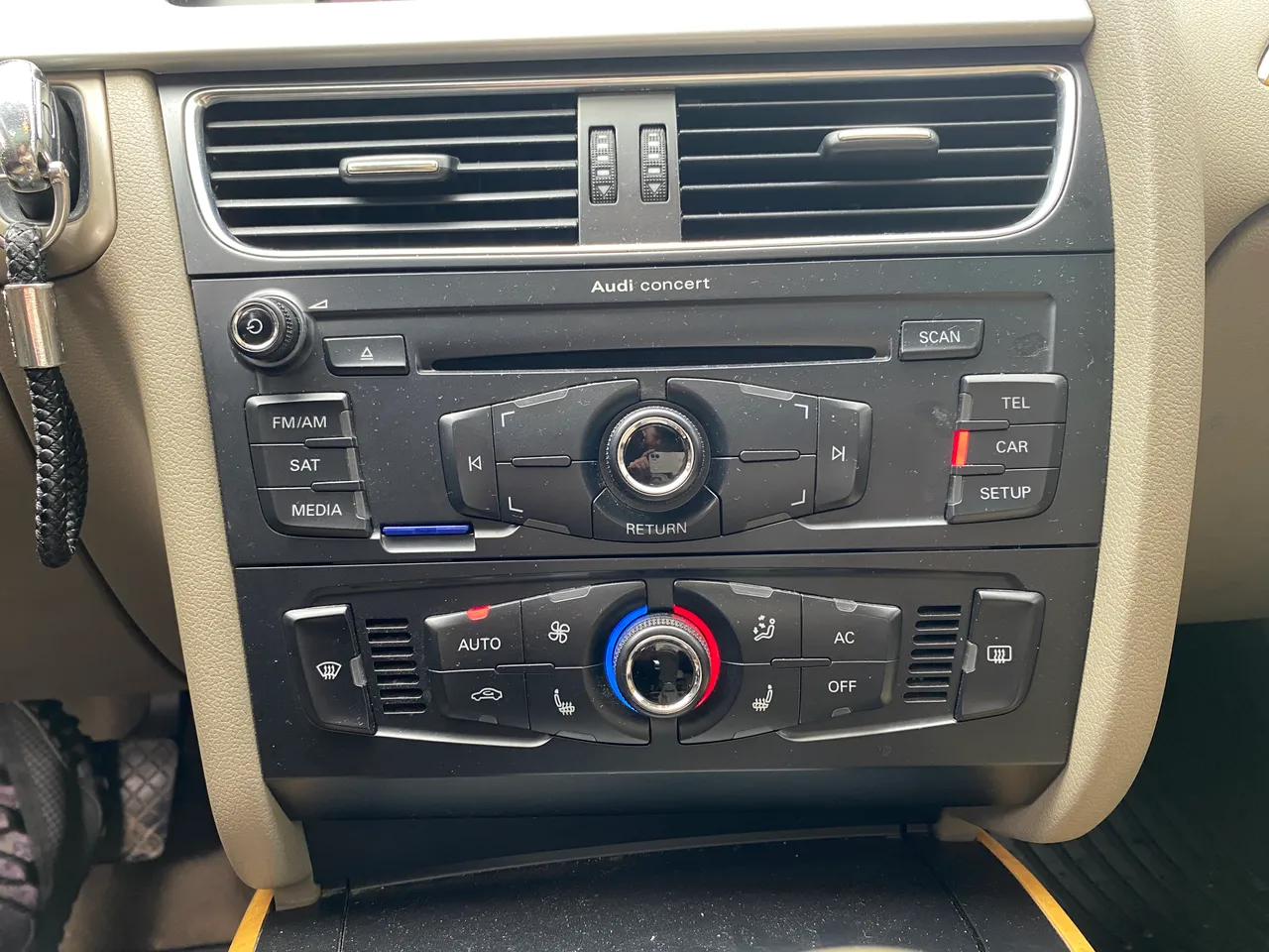 Audi A4 - фото 18