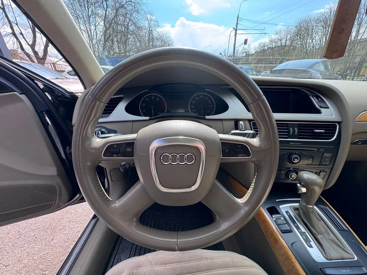 Audi A4 - фото 16