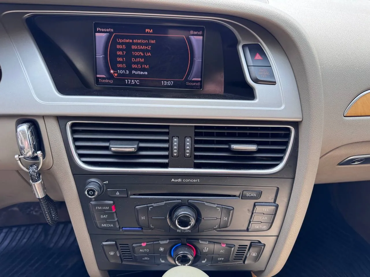 Audi A4 - фото 19