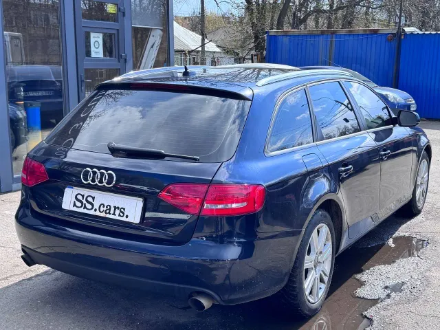 Audi A4 - фото 5