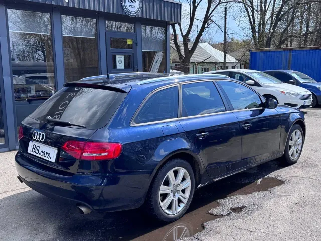 Audi A4 - фото 4