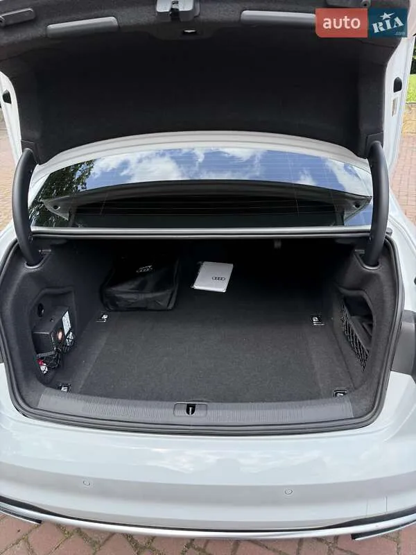 Audi A4 - фото 31