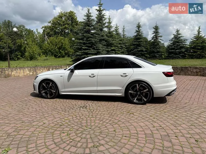 Audi A4 - фото 25