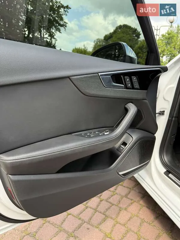 Audi A4 - фото 16