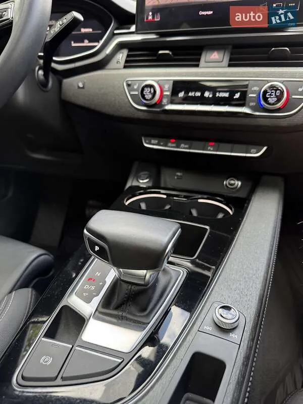 Audi A4 - фото 13