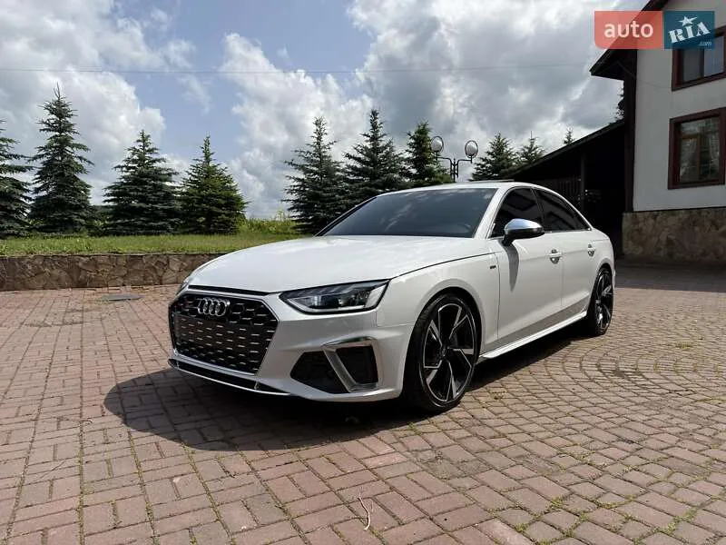 Audi A4 - фото 27