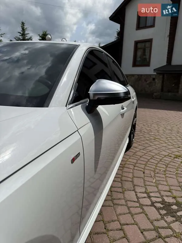 Audi A4 - фото 3