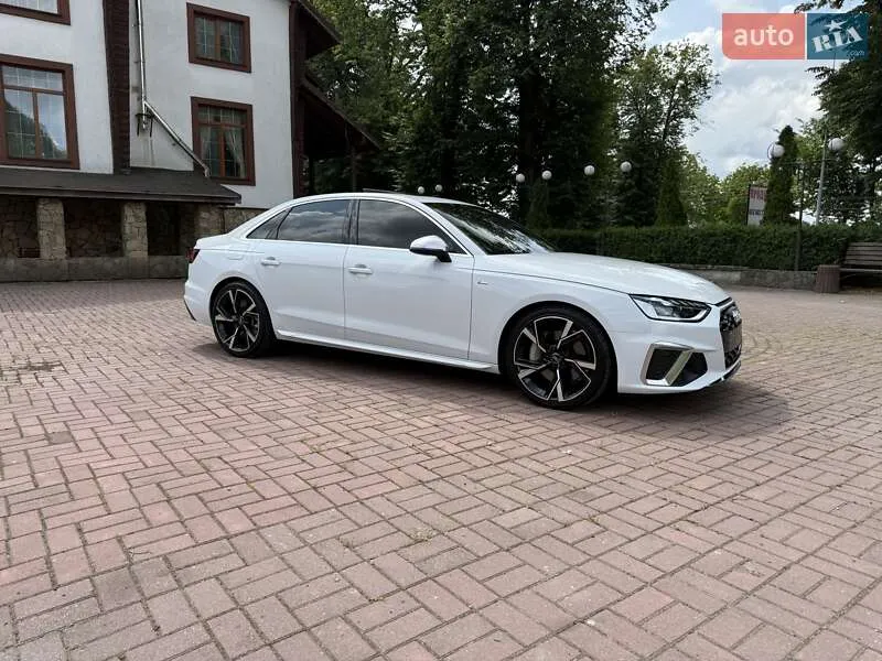 Audi A4 - фото 22