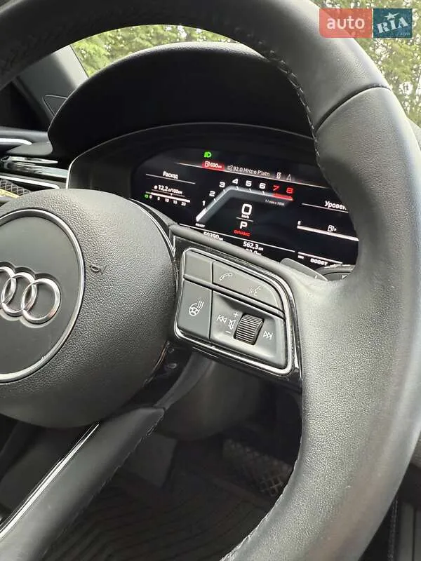 Audi A4 - фото 12