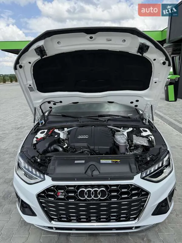 Audi A4 - фото 30