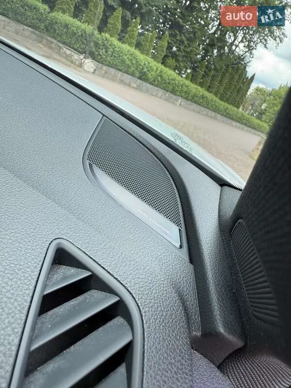 Audi A4 - фото 8